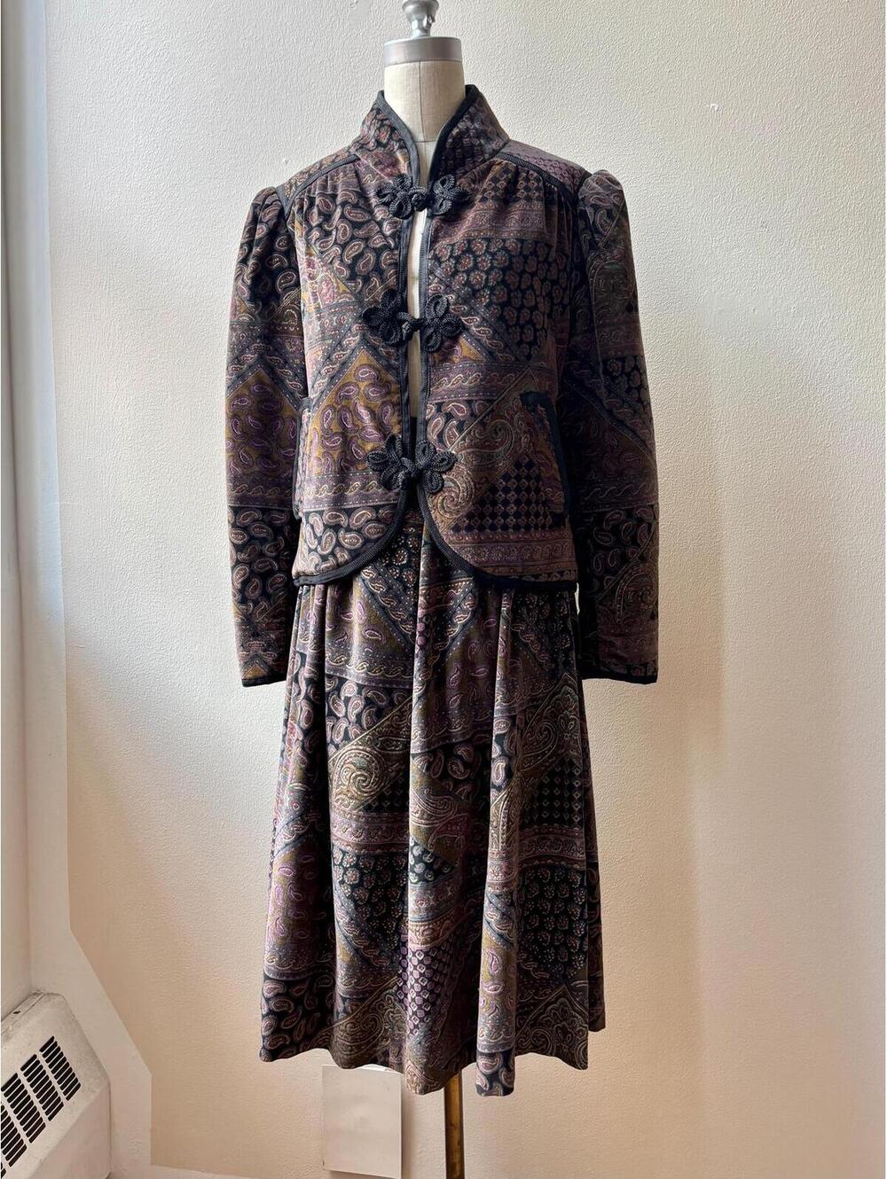 Vintage 1970s Frances Henaghan Paisley Velvet Skirt Suit